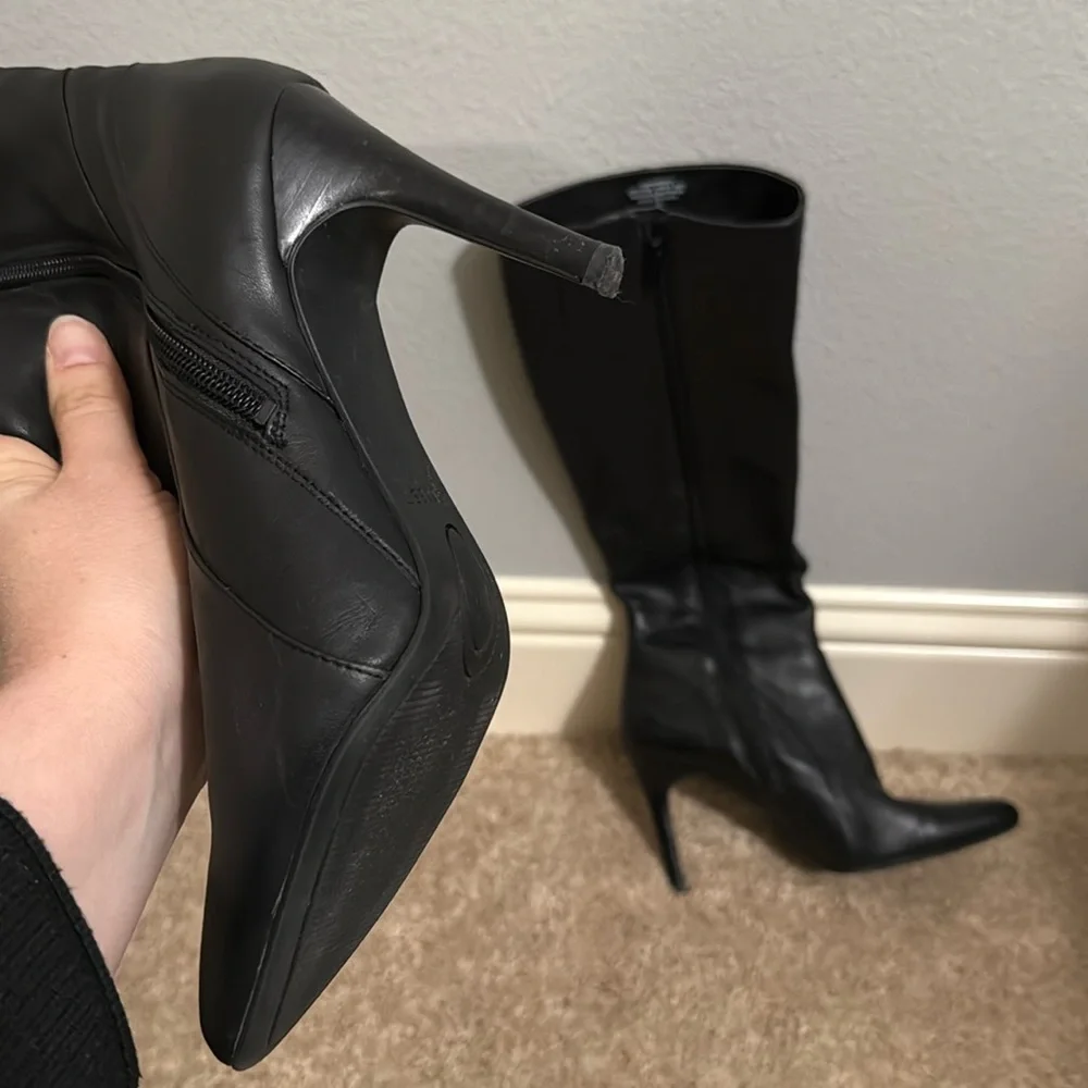 Nine West Women’s Black Leather Equestrian Stiletto Boots size 6 EUC - Picture 5 of 8